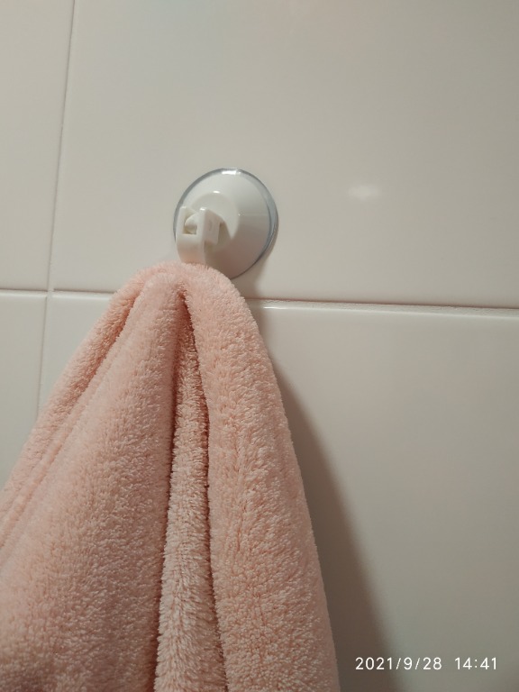 Háčik s prísavkou a páčkou, plastový, priemer 6cm