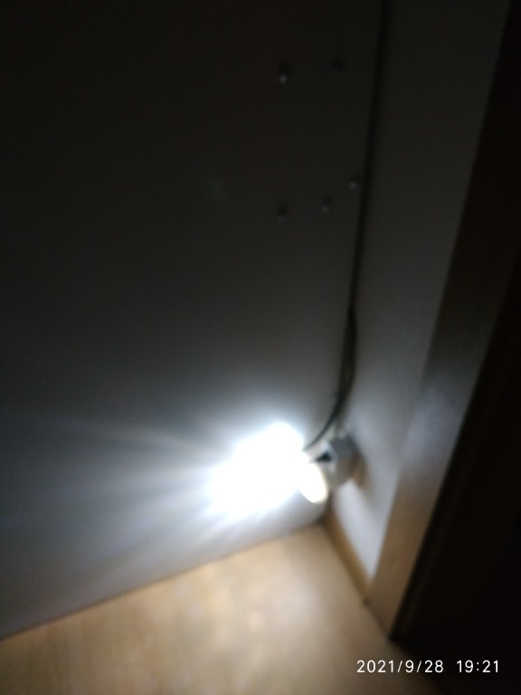 LED nočné svetlo P3304 s pohybovým čidlom do zásuvky, 230V, studená biela